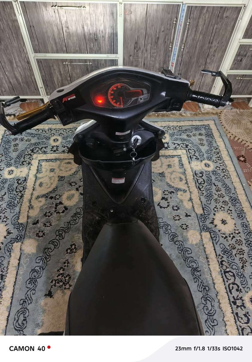 سلام عليكم دراجه للبيع أدرس ياباني مفتوحة مره وحده كهربائيات شغاله قفل جنطه دراجه خير من الله ***********
