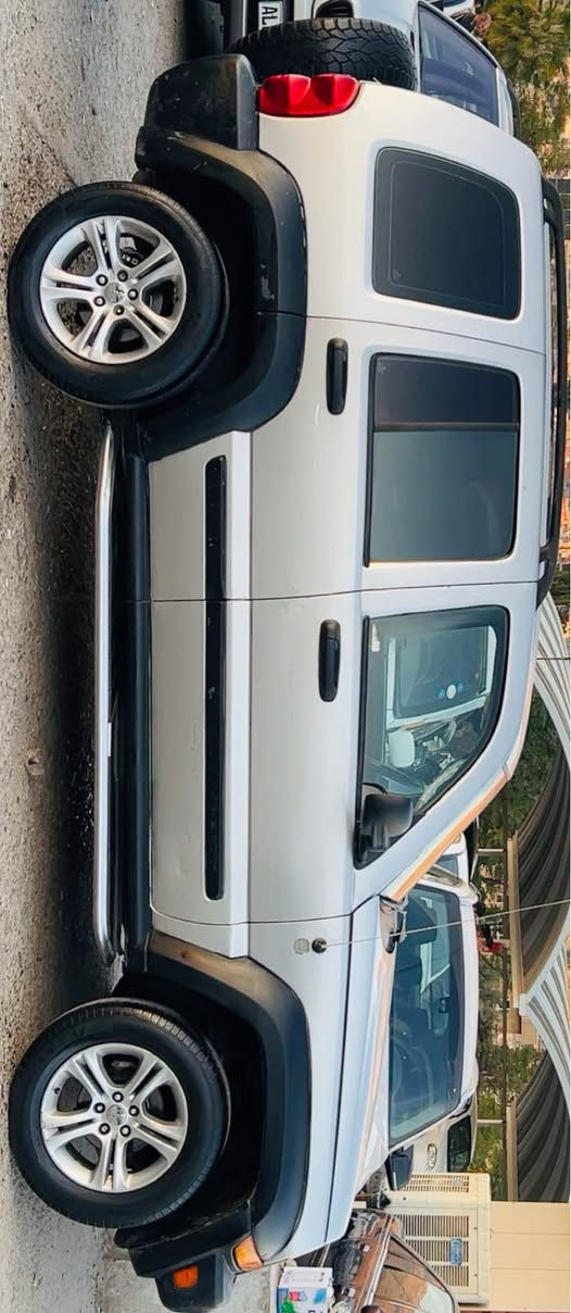 جيب ليبيرتي موديل 2005  ده بل اكسن 
2 قتعه سبخ 
گير و مكينه ب شرت 
تحويل شرت . غرامه 70 هزار
سعر 89 مجال  
0750 3676776
دهوك دهوك, العراق
