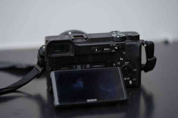 Sony a7RIII
مع كرب بطارية 
مع حقيبة مع ترايبود ثلاثي جديد غير مستخدم 

2-Sony a6400

3-ronin - SC

للبيع التواصل 
***********

العنوان كربلاء شارع الروضتين استوديو فلاش
