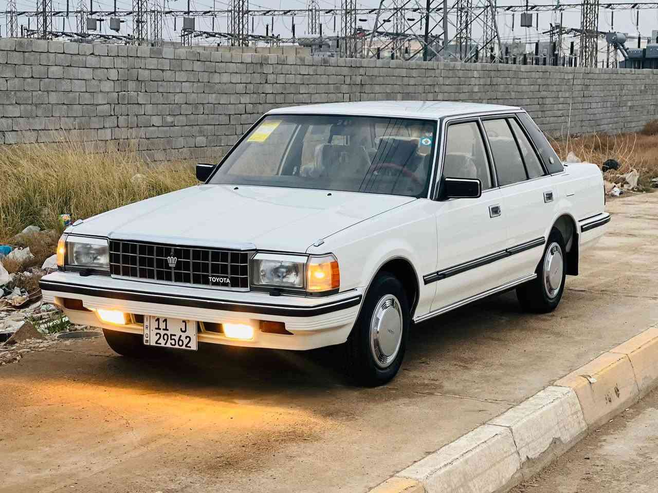 السلام عليكم سوبر 85 وضع شركه فقط اليدور جديد سياره مكفوله لاصبغ ولا ضربه ولا خياس جديده تبريد خلفي امامي شغال ثلاجه شغاله تدفه كلشي بيه شغال وعله  شركه سياره خير من الله مامتعوبه مال جناي رقم بغداد بسمي مكاني بعقوبه ***********
