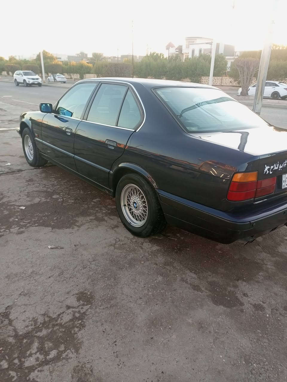 سلام عليكم بيم 525
محرك مسكر اصل 
مديل94
رقم دولي تحويل ثاني يوم
سياره كفاله من الضربه من الخياس من العيب الشرعي
فقط صبغ للجماليه بدون معجون 

سياره جاهزه من كل النواحي
اترايك زيرو
مواصفات معروفه 
منضومه زنون شادهه 300$
مع رفع جام وسلايت 
تخم تاير وباتري جديد 
مكان السياره الكرمه***********
السعر62$
