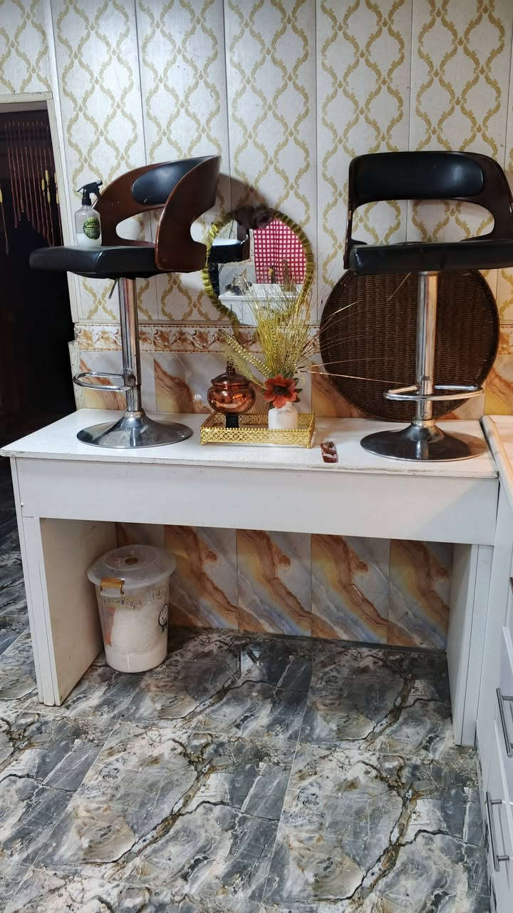السلام عليكم طبله مرمر وكراسي اثنين للبيع *********** البصره
