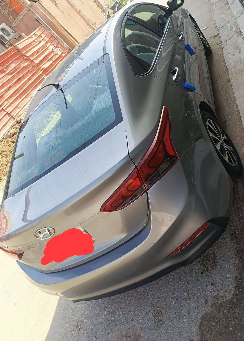 هيونداي أكسنت 2021 – وارد أمريكي | استعمال شخصي
للّي يدور سيارة مال بيت، نظافة عالية.

✅ الوارد والضرر:

• وارد أمريكي

• الضرر السابق: بنيّد + مدكر أمامي فقط

• متصلّح تصليح نظيف

• دهن كير جديد

• ادامه جديدة

• كلشي جهاز 100%

✅ المواصفات (1/1 فول):

• محرك 1600 دوش – أقوى سحب وعزم

• سلايد روف

• تحكم كامل بالستيرن

• ويل كب جديد

• نظام ABS

• تبريد ثلج

• داخلية وكالة بحالة المصنع

📍 العداد: 70,000 كم

✅ الحالة:

• نظيفة جداً وحريص عليها

• مكفولة من كل النواحي

• سيرفس كامل

• حدادة وتخم

• تايرات جديدة

• دگ سلف وتوكل – ما تحتاج ولا برغي

مكاني البصره _القرنه
 السعر 120 
وبيها مجال لطيبين

***********

🔍 الفحص مفتوح لأي شخص

✨ السيارة تحچي عن نفسها
