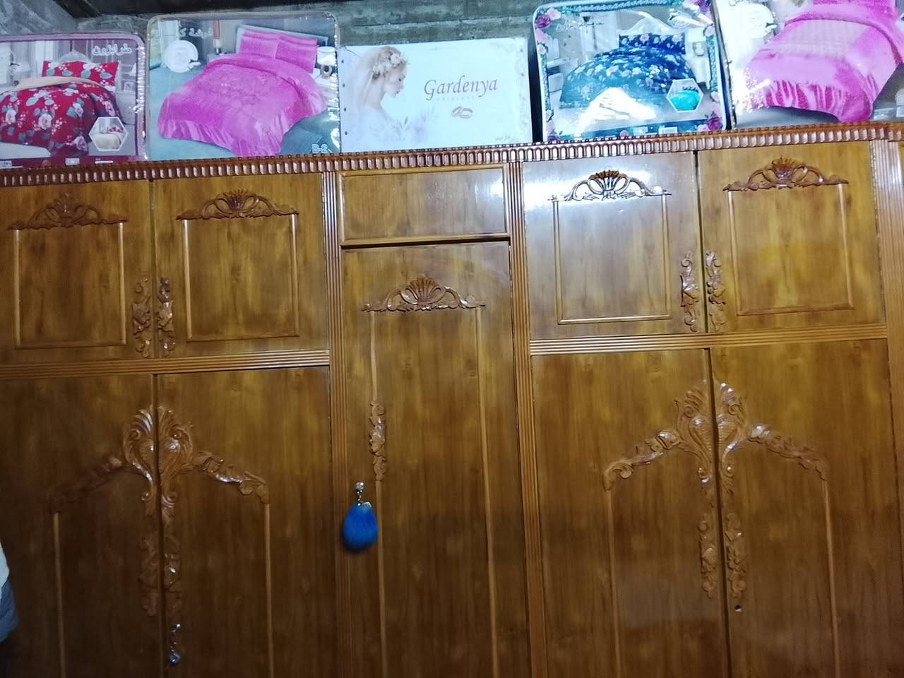 السلام عليكم غرف نوم للبيع مستعمل صار شهرين السعر 900الف وبيه مجال للطيبين***********
