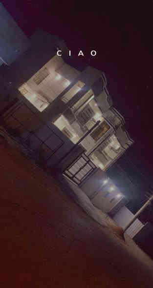 سلام عليكم بيت مساحه 220 متره الواجه 13 النزال 17 وقف سني واجهت شارع قرب جسر المثنى يحتوي على 4 غرف نوم اثنين فوك اثنين جوه   صحيات فوك صحيات جوه صاله او مطبخ او هول او كراج او حديقه واضح بل بل صور الاستفسار عل رقم واتساب او اتصال ***********
