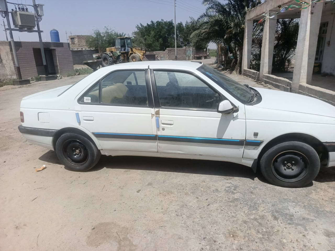 سيارة بيجو ٤٠٥ موديل ١٤ سنويه ٢٧ رقم نكليزي بصره  بسمي مكينه كير زينات رقم ***********
