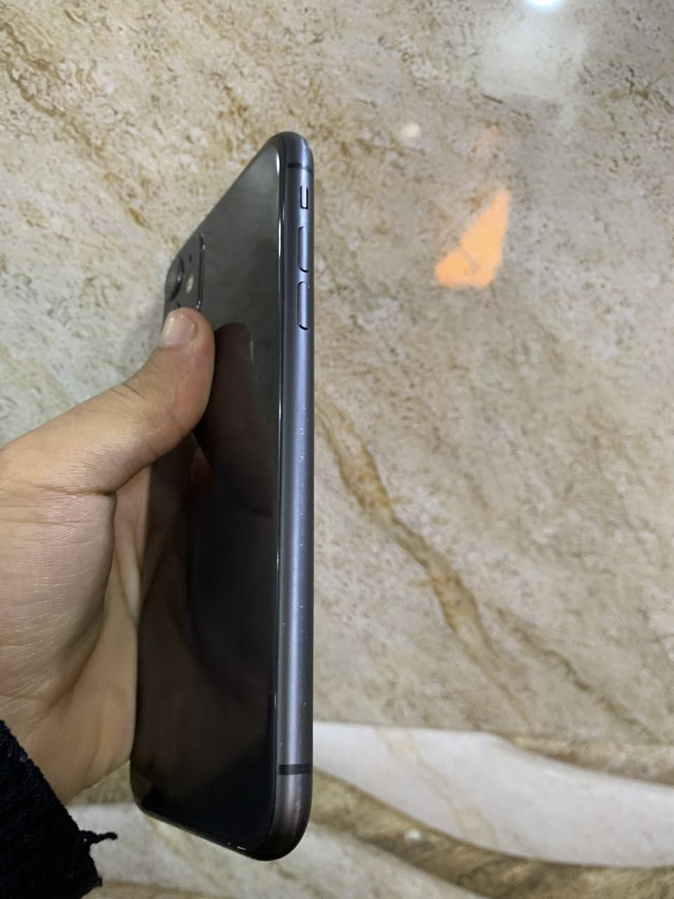 السلام عليكم  ايفون 11 عادي ذاكره 128 دبل سيم باتري 77 لجهاز شرط ما مفتًح وضع شركه حصر هوا كامرات شرط رقم واحد لجهاز  شرط لفحص اي خلل مابي سعر 235 رقم *********** اسيا ***********
