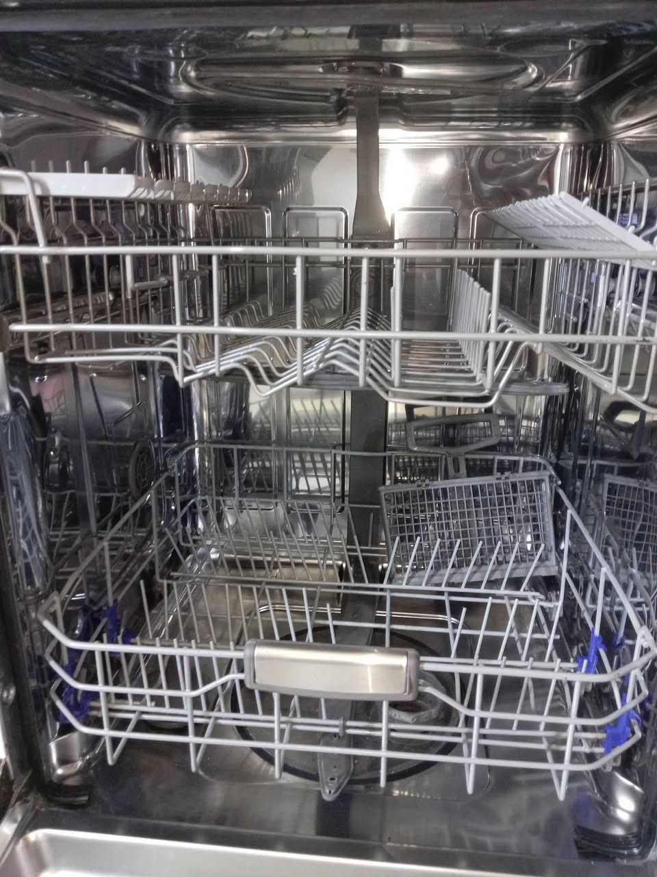 جلاية الجي اصلي نظيفة  وبلادية مامصلحة
تواصل واتساب *********** فقطططط
