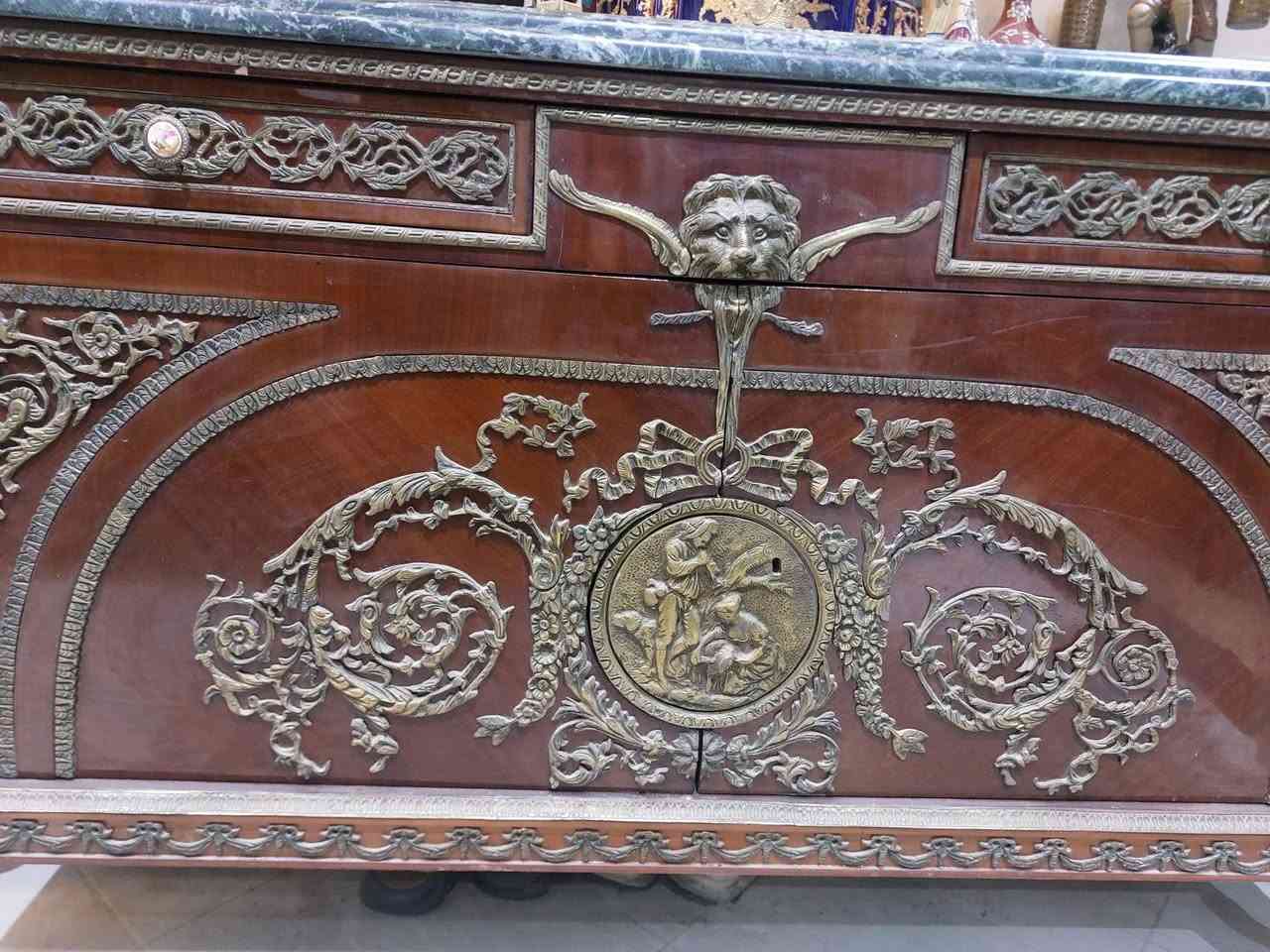 سفره بالبرونز ملوكى تصلح فيلا لعظيم تم تخفيض السعر لظروف النقل. ١٠٠ الف نهائى. القاهره


**إذا كنت صاحب هذا الإعلان وتريد حذفه لأي سبب، رجاءا أرسل رسالة إلى الدعم الفني**