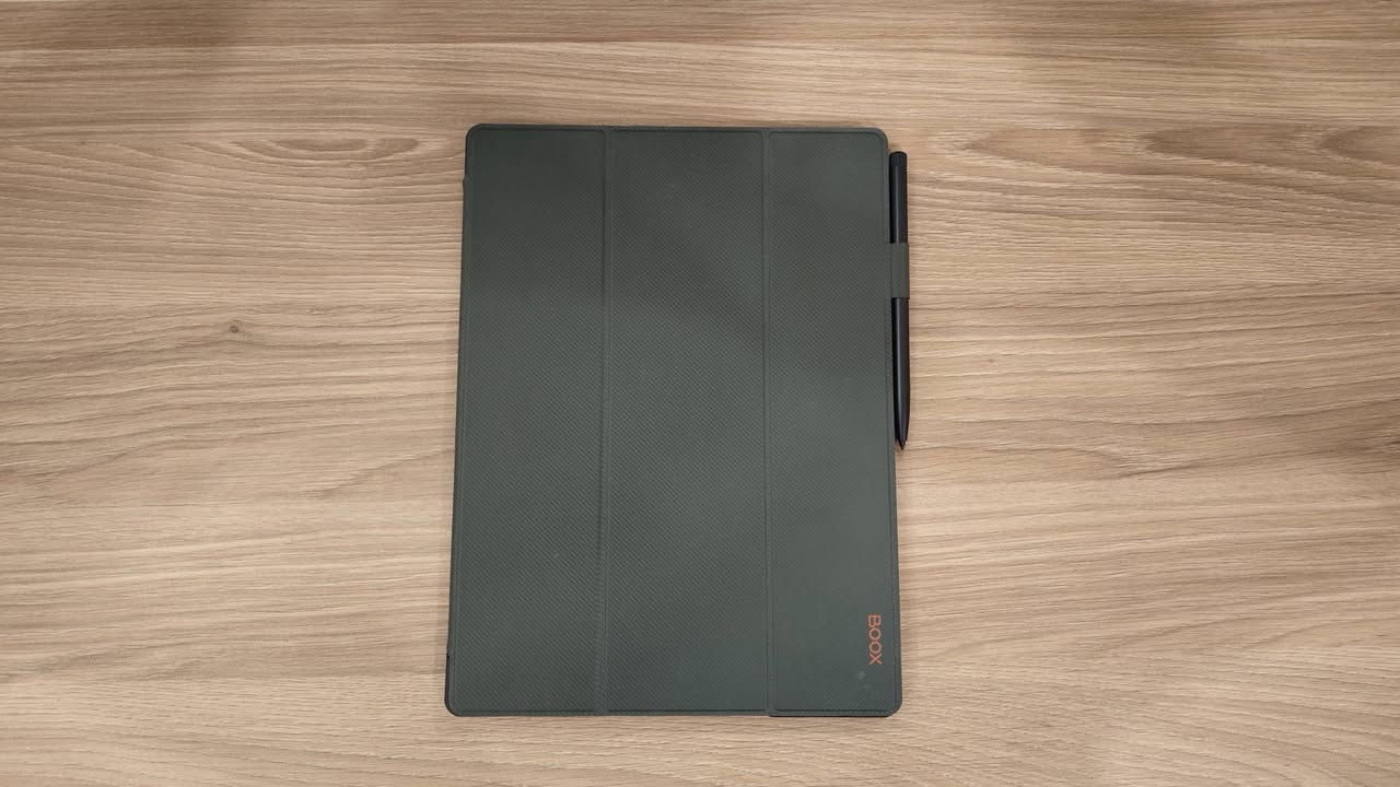 🔥 للبيع: العملاق Onyx Boox Tab X (بديل الكندل الأكبر عالمياً بحجم A4) 🔥
إلى الأساتذة الأفاضل، طلبة الدراسات العليا (الماجستير والدكتوراه)، المحامين، والقراء النخبة..
إذا كنت تبحث عن جهاز يغنيك عن طباعة آلاف الأوراق والمصادر ويحمي عينيك تماماً كأنه ورق حقيقي، هذا العرض موجه إليك:
🔹 لماذا هذا الجهاز هو الخيار الأفضل للبحث والقراءة؟
الشاشة الأكبر عالمياً: بحجم 13.3 إنش (تُعادل حجم ورقة A4 الطبيعية تماماً). وداعاً للتكبير والتصغير (Zoom) أثناء قراءة ملفات الـ PDF الضخمة والمجلات العلمية.
نظام أندرويد مفتوح: يحتوي على متجر (Google Play) متكامل؛ يمكنك تحميل تطبيقاتك المفضلة، والمزامنة مع Google Drive أو المكاتب الرقمية بكل حرية.
راحة تامة للعين: شاشة حبر إلكتروني متطورة بدون أي إضاءة زرقاء مضرة، مثالية للقراءة الطويلة ليلاً ونهاراً.
🔹 حالة الجهاز ونظافته (بكل أمانة):
الاستخدام الفعلي: خفيف جداً (400 ساعت فقط)، الأداء الداخلي والبطارية بحالة الوكالة تماماً.
النظافة الخارجية: نظيف جداً وممتاز، توجد خدوش سطحية خفيفة جداً (خارج نطاق الرؤية) لا تؤثر على القراءة أو اللمس نهائياً.
المصدر: نسخة آمازون الأمريكية الأصلية.
📦 الملحقات الأصلية (مرفقة مجاناً):
1️⃣ القلم الأصلي الذكي: للكتابة وتدوين الملاحظات وهامش البحوث بسلاسة فائقة وكأنك تكتب على ورق.
2️⃣ الكفر الذكي الأصلي (Smart Case): تم شراؤه من أمازون لحماية الجهاز.
(ملاحظة للأمانة: العلبة الكرتونية غير متوفرة).

💰 السعر وتفاصيل البيع:
السعر: 600,000 دينار عراقي (قابل للتفاوض للشاري الجاد).

الموقع: النجف الأشرف (يرحب بالمعاينة والفحص المباشر يداً بيد).
الشحن: متوفر الترتيب للشحن الآمن لكافة المحافظات.
📞 للتواصل والاستفسار (اتصال مباشر أو واتساب):
📱 ***********
#الحبر_الإلكتروني #أونيكس_بوكس #OnyxBoox #BooxTabX #كندل #Kindle_Iraq #الدراسات_العليا #النجف #العراق #كتب_pdf #المحاماة #ماجستير_دكتوراه
