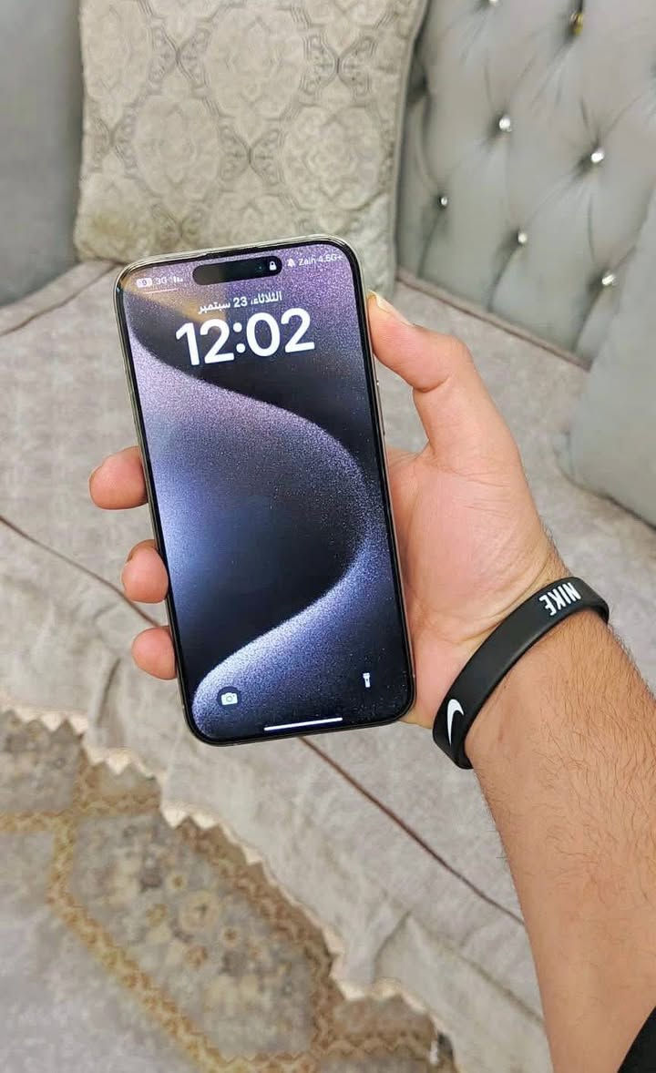 ايفون 15 بروماكس شرق اوصط مبدل شاشه وبطارية فيس ايدي شغال بطارية نسبتها100 ذاكرة 256رقمي *********** شراي
