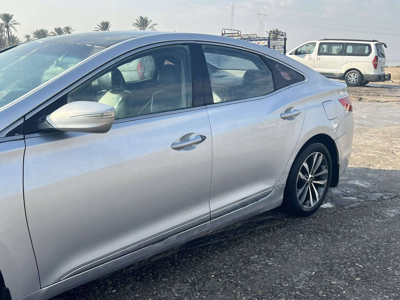 هيونداي ازيرا 2012
رقم بصرة بأسمي 
وارد كوري قطعتين صبغ فقط البنيد وقبق الصندوق
غرفه جلد شاشة ايباد
البصرة القرنة
***********
السعر  100 بيع او مراوس
