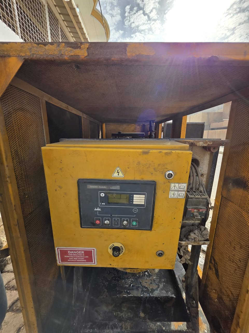 السلام عليكم
مولد بيركز للبيع حجم 80Kv أربعة بستم حديث 105 كاتم 90% 
للتواصل ***********
