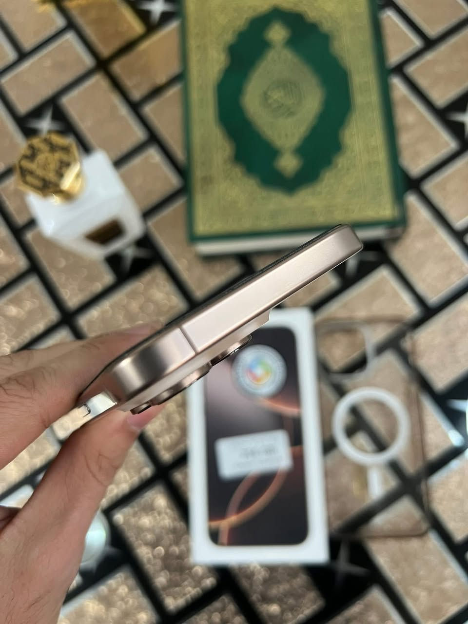 ايفون 16 بروماكس بعدة بالضمان ماستر شرق اوسط
ذاكرة 256 بطارية 94 مشحون 292 شخط واحد مابي
كفالة عامة وتربروف كامل ملحقات مكاني بغداد المدائن 
*********** السعر مناسب
