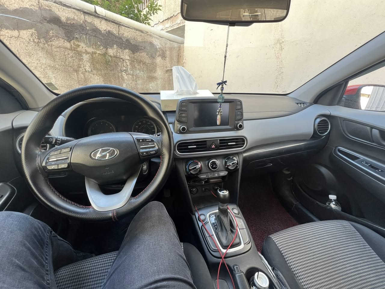 السلام عليكم
للبيع هونداوي كونا موديل ٢٠١٩ وارد امريكي 
محرك ٢٠٠٠ دوش  كير اي تي 
شاشة كبيرة وشاشة اعطال 
توقف ذاتي 
مانع انزلاق 
نظام قيادة سبورت وعادي 
ماشيه ٩٥ mi
بيها جراد بالبيبان اثين
حادثها بنيد وجاملغ حادثها مو قوي وموجدة صور الحادث 
سيارة محركها  وكير وحدادية وتبريد كل نقص ما بيها 
السعر١١٥ مكان السيارة بغداد الزعفرانية 
تليفون ***********
