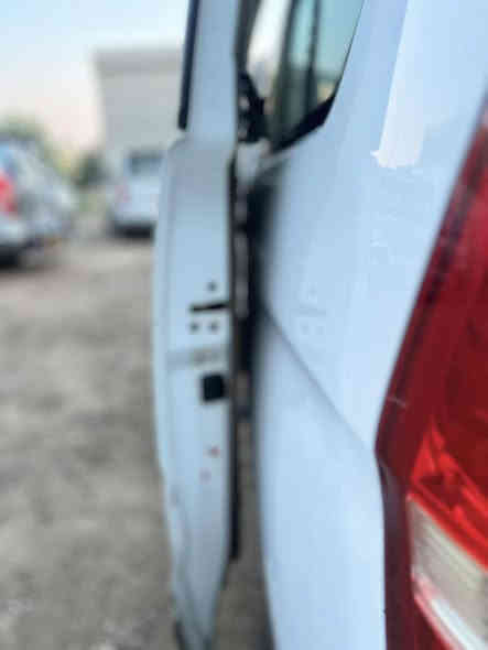 2013 رقم بغداد العنوان الضلوعيه 
جاهزه كير محرك تبريد تخم تاير حداديه جديده 
دوشمه مكفوله من الضربه 
بيها قطعتين رش اثر شخوط بدون ضربه 
سونارها موجود 
***********
