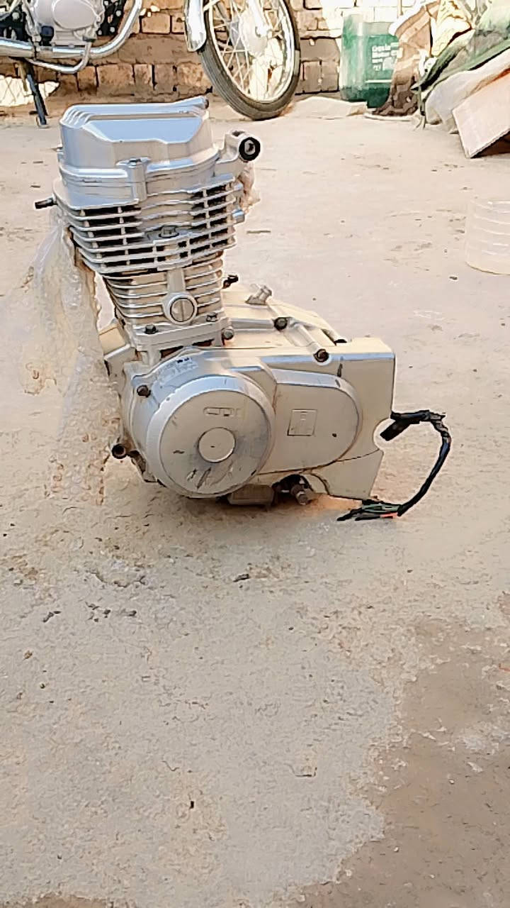 السلام عليكم
محرك دراجة 4 گير اصلي للبيع 
السعر خاص او الاتصال ع الرقم ***********
