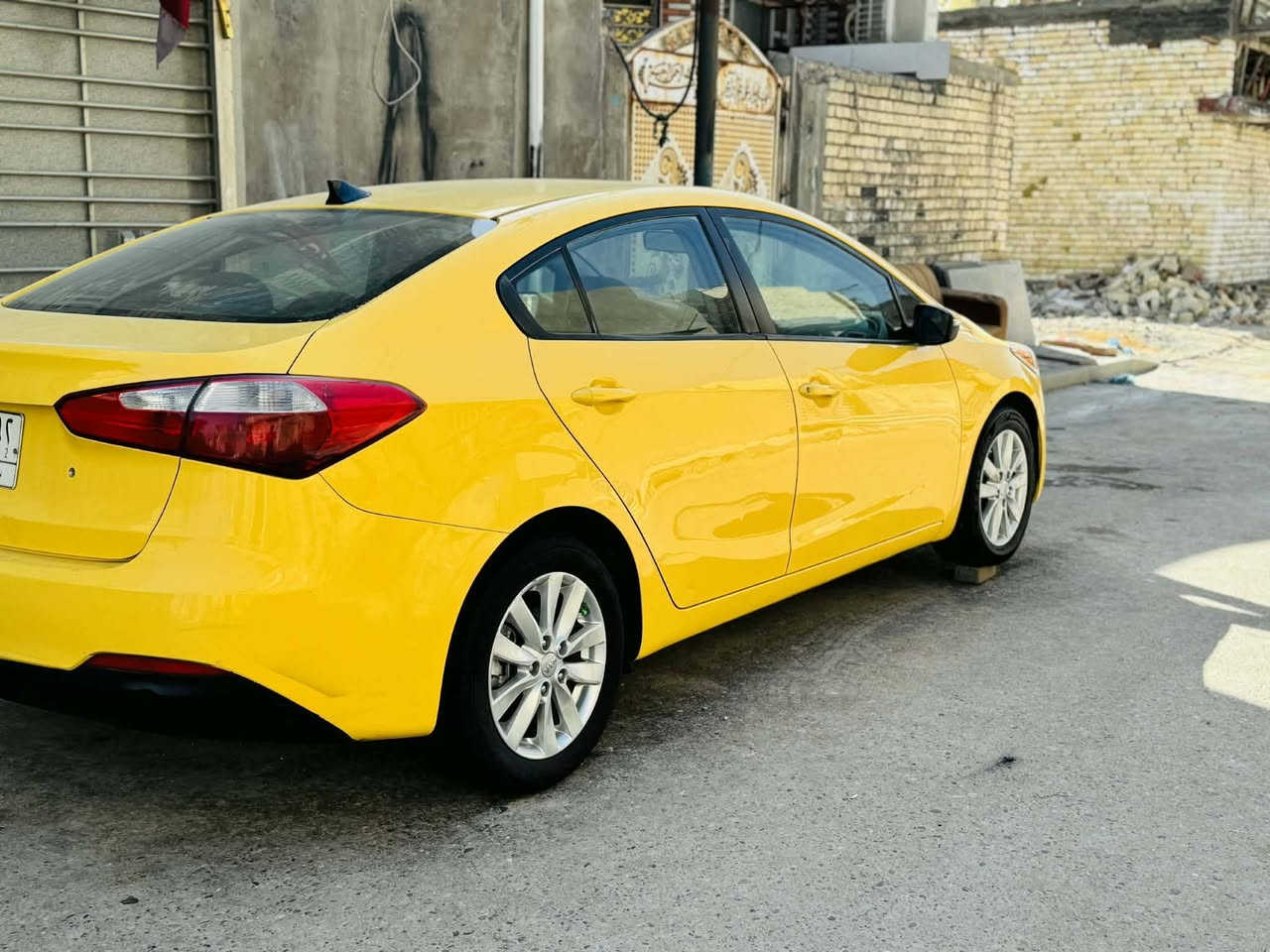 السلام عليكم فورتي 2015 سياره كل الجديده سياره حادثها بس تشاملغ الخلفي فقط الصور  سياره محرك 1800 دوش للتواصل هذا الرقم وخدمه الشراد
***********
