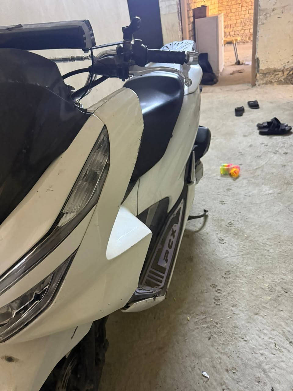 السلام عليكم ورحمة الله وبركاته بيسي اكس جيل الثالث. دراجه كامله ومكفوله كفاله عامه بيها فقط شخوط عل كفر مماثره عليها ماشيه 25 دراجه جديده ونظيفه وابيها اي نقص لونها ابيض صدفي مميز عنوان العامريه  للتستفسار الاتصال  ***********
