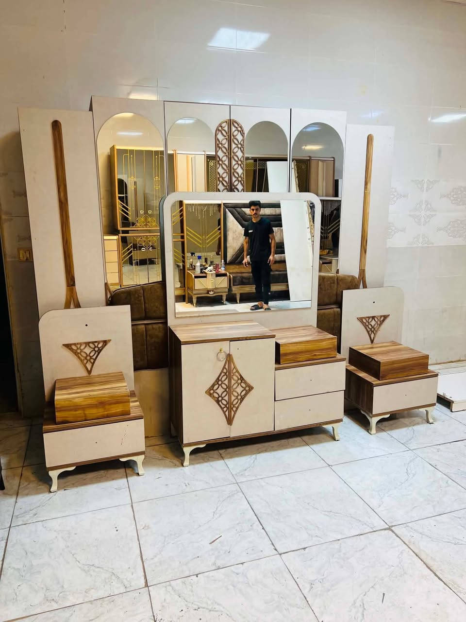 🇹🇷 غرفة تركي مستخدم
🛏️ 5 قطع كاملة
💯 نظافة 85
🚪 نظام أبواب 
💸 السعر 450
🪛 شد مجانا 
🚚 نقل مجاني داخل بغداد 💫توصيل المحافظات بأسعار مناسبة💥
💎


**إذا كنت صاحب هذا الإعلان وتريد حذفه لأي سبب، رجاءا أرسل رسالة إلى الدعم الفني**