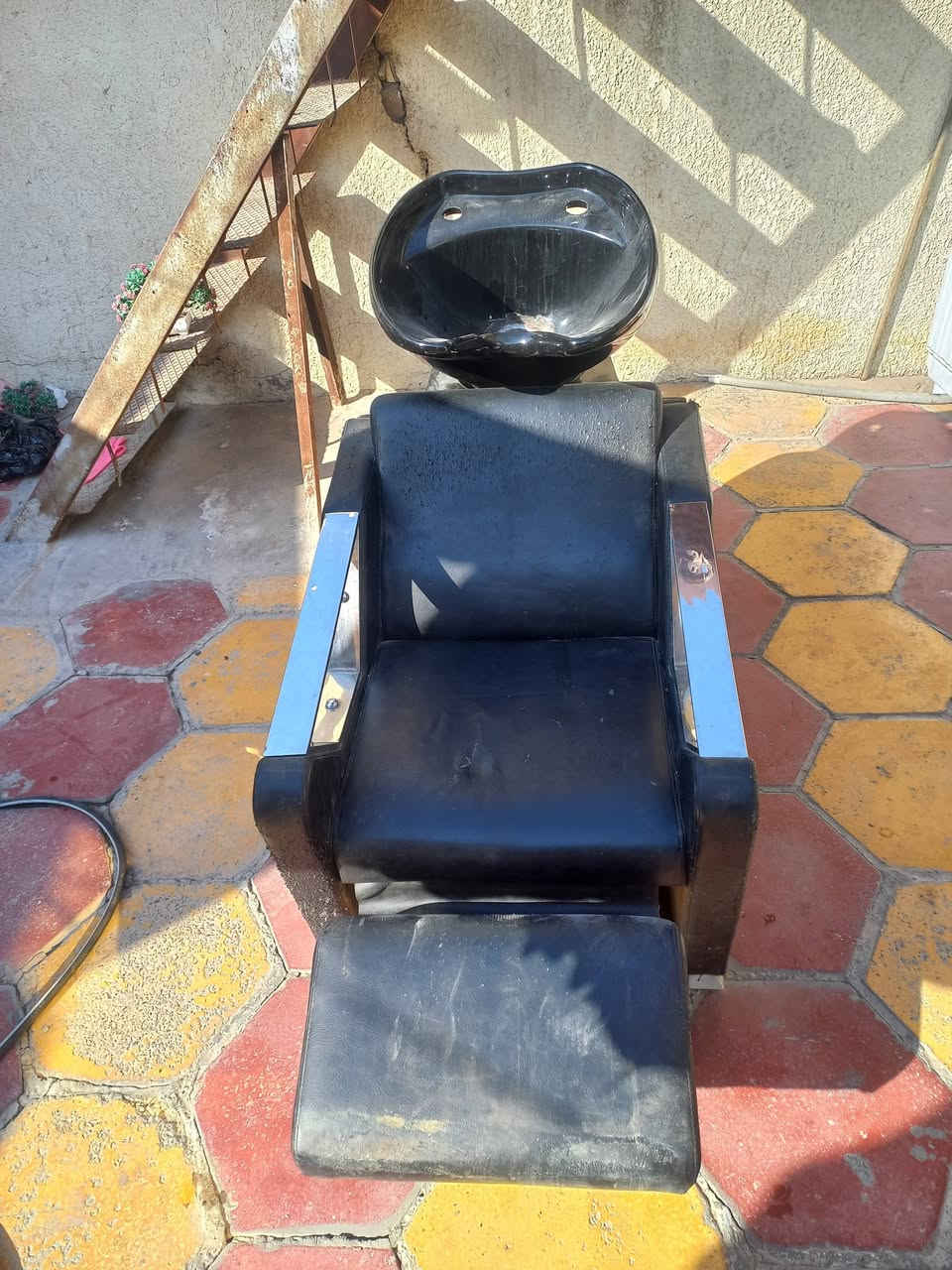 بغداد مدينه الصدر الحبيبيه
نقص فقط خلاط 
الراس متحرك 
سعره ١٠٠ الف 
وتساب ***********
