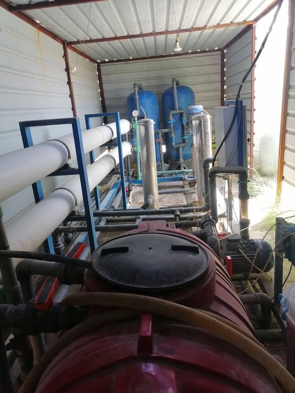 محطه ارو للبيع كامله منصوبه على أرض مؤجره ٨ طن بالساعه المحطه تشتغل حاليا تانكيات عدد ٤ كل تانكي ١٠ طن نوع سيسكو كرفان ٣ في ٣ ماطورات كهرباء ٢ مع شمعه كامله تحميل تناكر مع ماطور بانزين للتحميل الستوته والتنكر سقائف ٢ السعر ١٤٠ ورقه وبيها مجال للاتصال *********** مكان الناصريه الإسكان الصناعي
