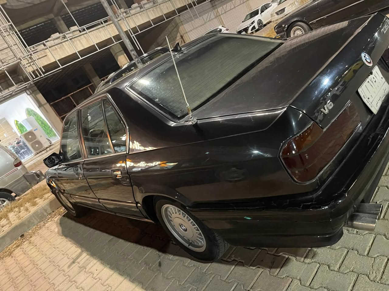 سلام عليكم للبيع بي إم 735 رقم ديالى تحويل ثاني يوم سياره حلوه جاهزه مابيه اي نقص مديل 1994 مكينه وكير بلاد كله بلاد  لاضربه لا طخه لا خياس تخم تايرات جديد صدر امامي خلفي جديد مصبوغ عام للجماليه فقط صفاحيات موس السعر 38 بي مجال للطيبين العنوان ديالى خانقين ***********
