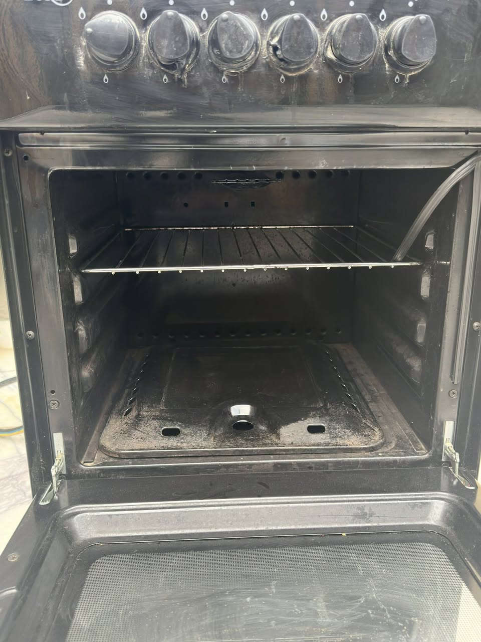 السلام عليكم طباخ البيع نضيف ستعمال شهر واحد (*********** )
