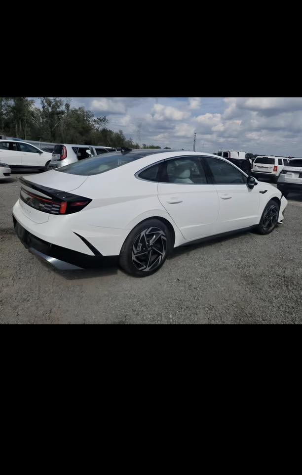 السلام عليكم للبيع فقط سوناتا 2024 متوازي السعر 170 ورقه للاتصال ***********
