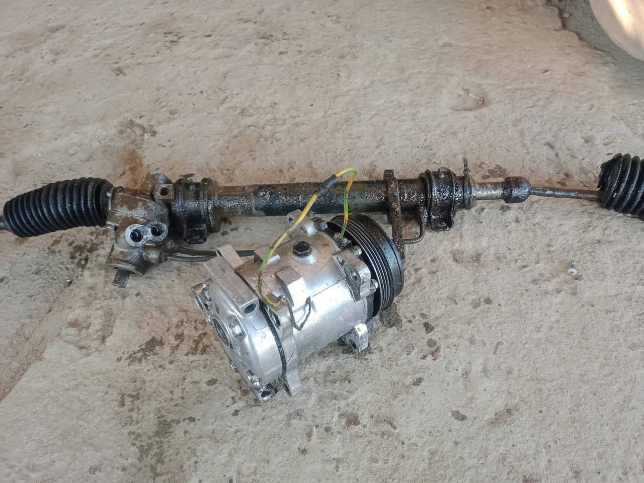 السلام عليكم ورحمه الله وبركاته 
تفصيخ راسم أبو محمد إيشي تحتاج موجود 
كير سايبه مكفول  ومشط مكفول وكيجات شغاله 
العنوان بغداد أبو غريب الزيتون 
***********
