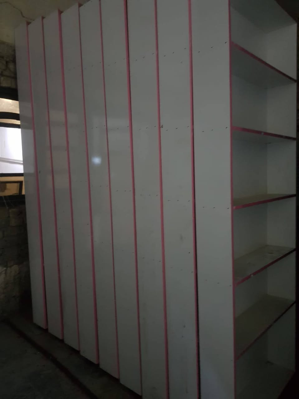 السلام عليكم متوفر 15 فاترينه عرض متر وارتفاع مترين ونص والعمق 20
مكان بغداد حي العامل توصيل ماكو 
***********
