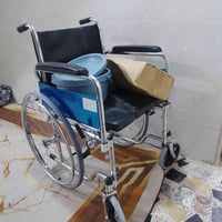 كرسي متحرك عدد ٢ واحد حمام واحد تفصال 07902377489