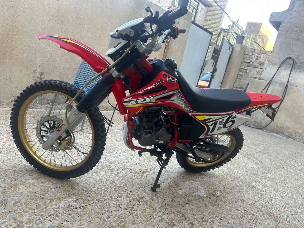 قفاز CRX 2025
مكينه 300 شلعه ومعدل تخبل
دراجه كامله ما بيه اي نقص مكفوله 
المكان:بغداد البياع تقاطع درويش 
الرقم:***********
