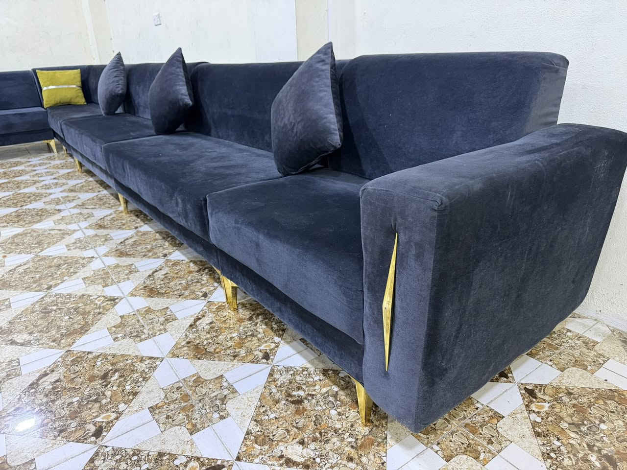 سلاو ئةم زاويية 23نةفةريية
بؤفرؤشتن لؤك لؤكة بيعيبة 
مالي دؤستة رةنگيگي تايبةتيشة 
بؤسةعر پةيوةندي بكةن 
ژم***********
شوين كةلار
