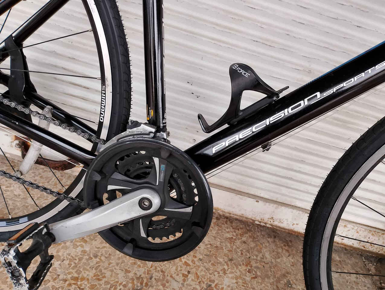 السلام عليكم 
دراجة ماركة precision 
معدن المنيوم 
فريم 51
كير فقاس 8 ،3
دراجة وضع حاوية غير مستخدم 
نظافة فول
السعر 215 الف
عنوان الموصل 
***********
