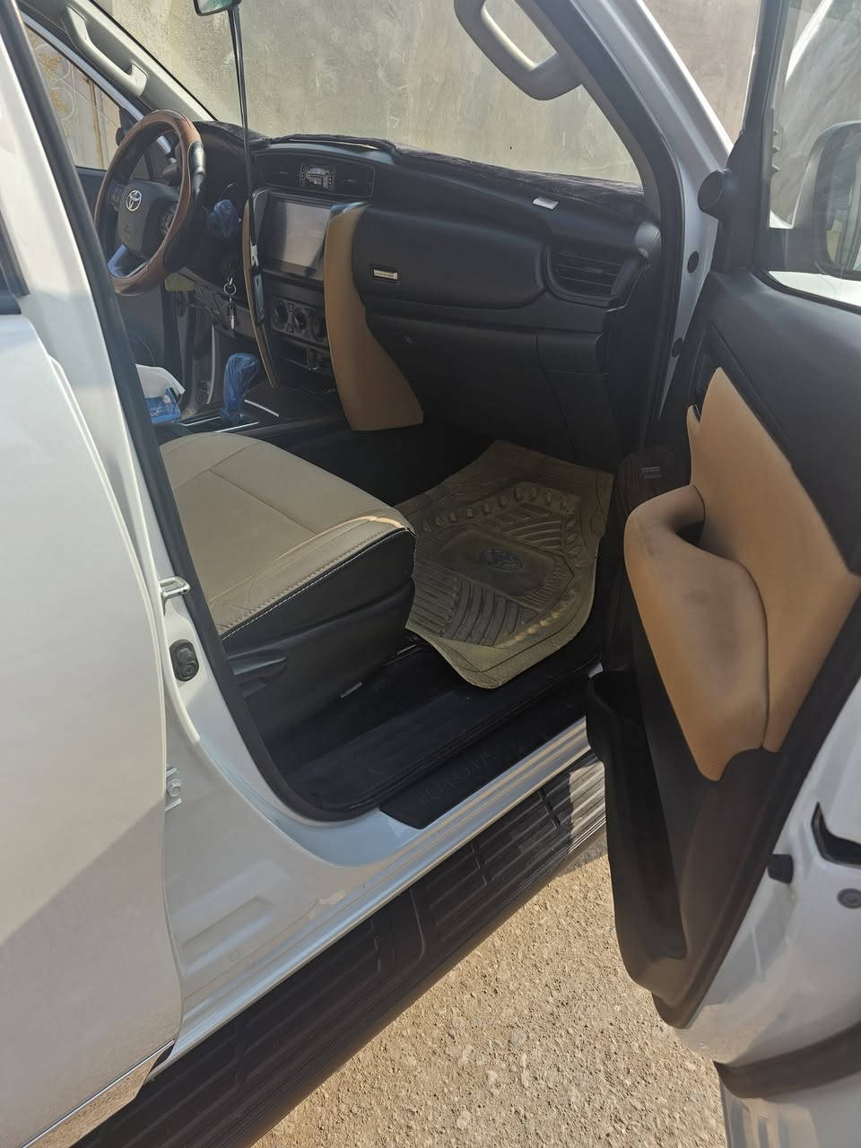 فورتشنر 2024 كفاله عامه 
رقم بغداد  تحويل مباشر 
مواصفات السيارة 
شاشه  كامرة دوارة حساساتات امامي خلفي 
محرك 2700  سلندر 4.     تو ويل 
ماشيه 26000 
7 راكب 3 قطع تبريد تخم تاير 5 ويل كب 
 تبريد امامي خلفي 
سعر 320 بيها مجال قليل  
البصرة  / قضاء الدير 
للاستفسار 
***********
