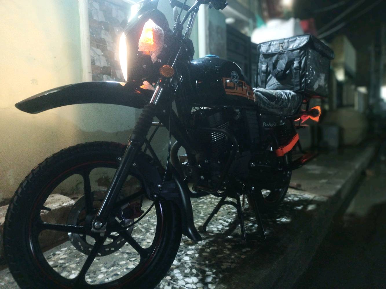 السلام عليكم دراجة دايوان جبلي المديل ٢٥ شهر ١٢ يوم ٣٠ دراجة بعدهة زيرو زيرو زيرو كفالة عامه من كلشي لحد يخابرني يكلي شبيهة اي نقص مابيهة ممشتغلة دلفري ابد دراجة مال منتسب وانقل دوامة من بغداد للكوت سعر ٣ ملاين  بيهة مجال للطيبين مكاني بغداد الامين الثانية 