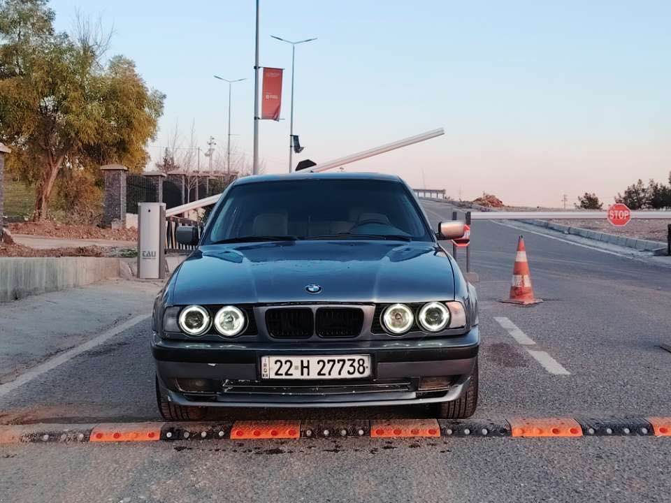 bmw 1991كامل كراوه ته 95 هه يكه ل 520 مه كينه ي  گؤراوه بؤ525 بي حه يبه كاره باياتر حه مو به لبط ته به و ره قه و حه مو شتي به شه رت مه كينه بوخاريشي نيه سلاته 2جام كاره بايه ليدران جه مبيكي سوكي بيشي هه يه قورس نيه 4 تايه ي به نوئي بؤ گؤراوه ناو يشي خاوينه و كراوه ته 1995 ته بريته و سعري 57 وه ره قه و محامه وه كاله و به ناو كردني به شه رته َ غرامه ي له سه ر نيه ژ.م*********** واتس ئەپی لەسەرە شوێن هەولێر أربيل, العراق
