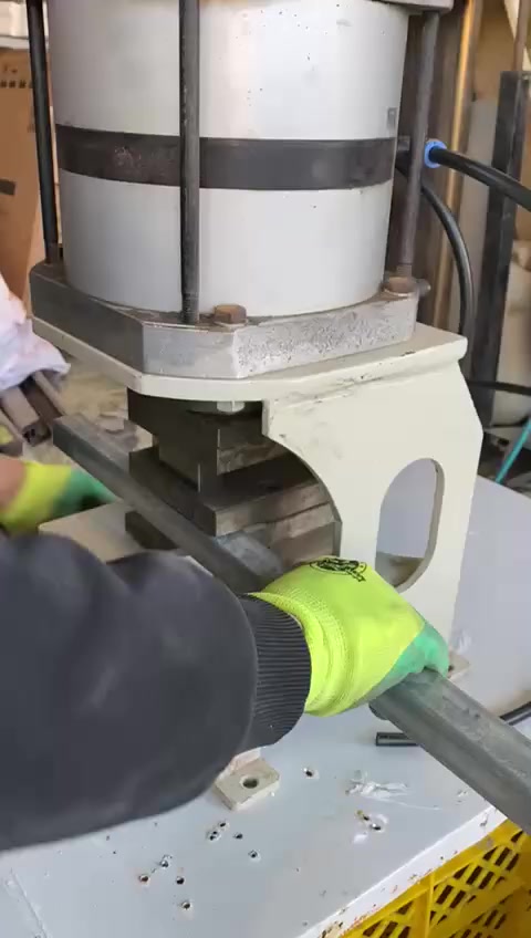 للبيع ثاقبة حديد مكان كيلون و جوزة القفل مال باب و مكان اليدة مال الشباك للPVC تعمل بنضام الهواء
السعر 450$ و بيها مجال يتوفر توصيل 
العنوان الانبار قضاء هيت فلكة الساعة خلف مطعم ابو عبدالله 
للاستفسار الاتصال على الارقام التاليه
***********
***********
