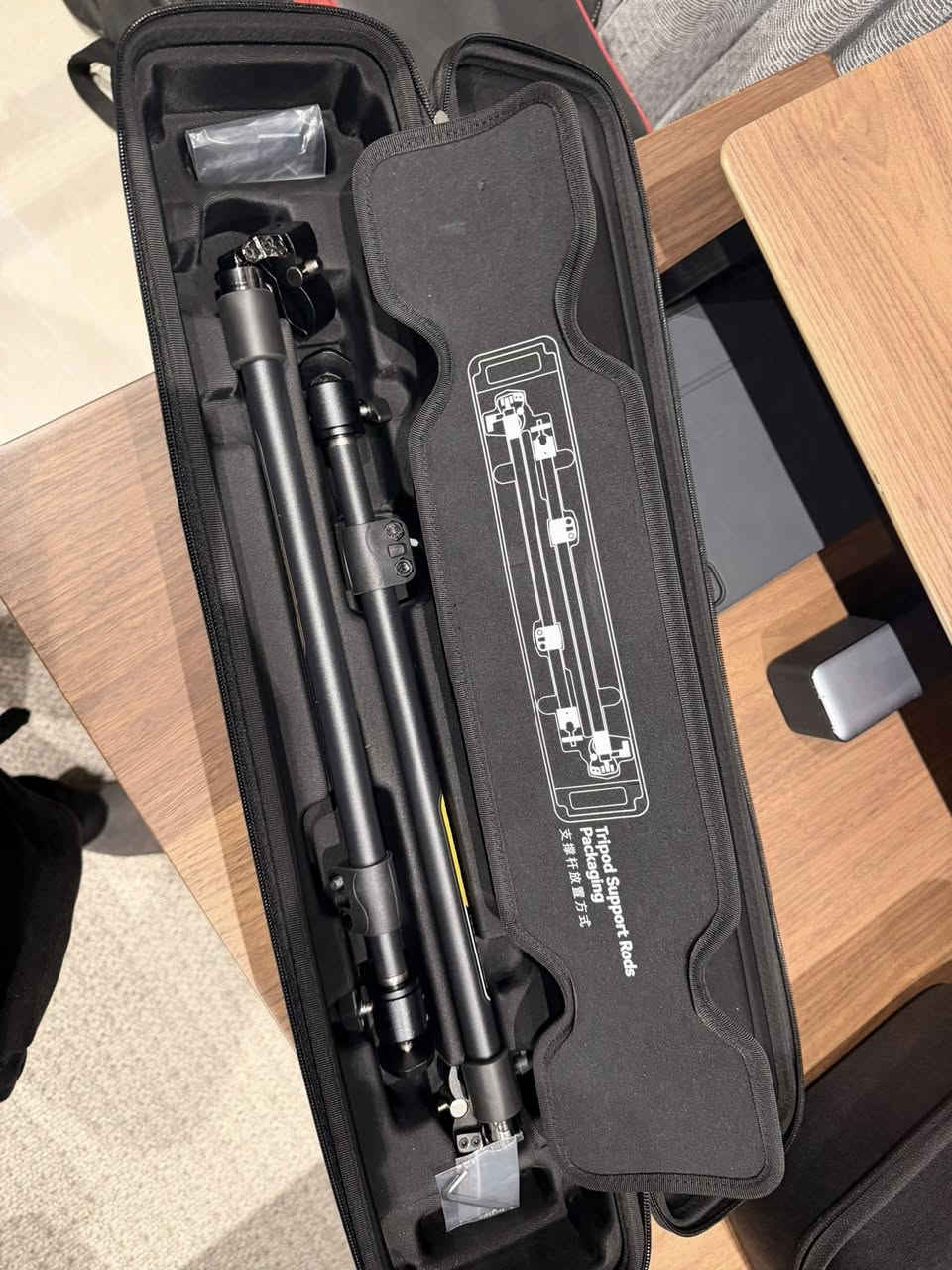 سلايدر من شركة Zeapon الغنية عن التعريف، موديل M1000 (أطول نسخة Micro3).

المحتويات والمواصفات:
✅ سلايدر M1000 – أطول نسخة
✅ محرك أصلي Motorized للتحكم الآلي
✅ رأس Pons PT Head (3 محاور) لحركات سينمائية احترافية
✅ يتحمّل أوزان ثقيلة مع حركة ناعمة جدًا (Smooth)
✅ تحكم كامل وربط عبر الموبايل
✅ الجهاز جديد وغير مستخدم – نظافة 100%
✅ جميع الملحقات الأصلية موجودة (حقيبة + كابلات)
✅ عدد 3 بطاريات

💰 السعر: 2,300,000 دينار عراقي

رقم الهاتف : *********** 
المكان: بغداد – الوزيرية

❗ ملاحظة: لا يوجد توصيل، الفحص والاستلام يدًا بيد فقط
