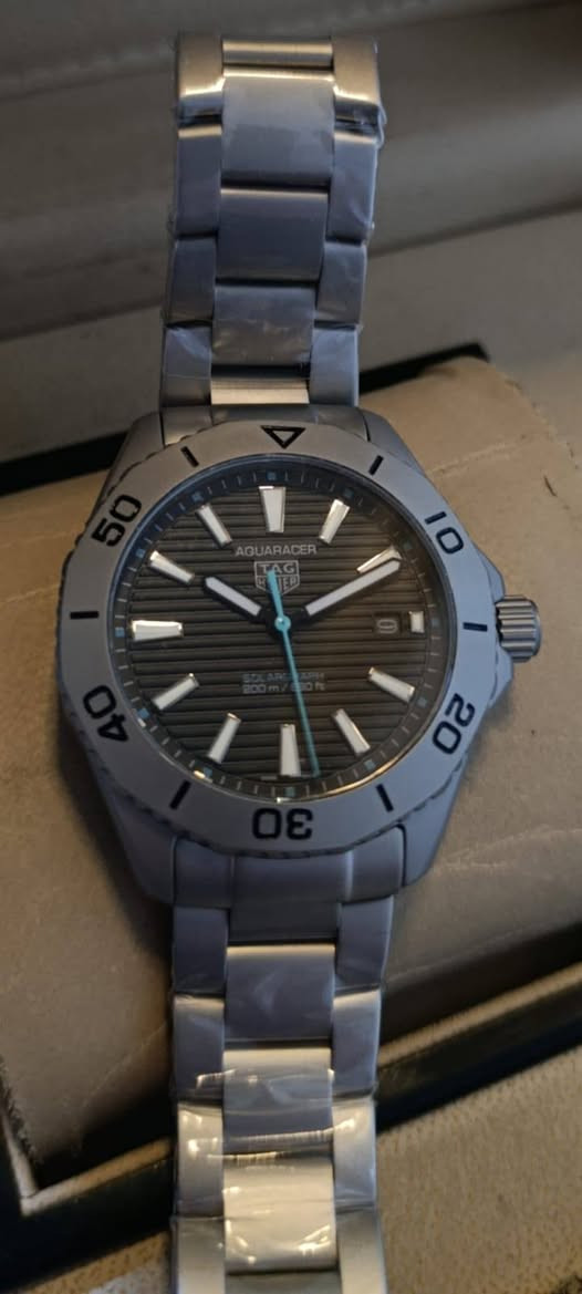 قطعة نادرة....
تاك هير اوتوماتيك  سويسري اكواتيرا   براند قطرها  ٣٨  ونصف   معدن تيتانيوم  ضد الماء   مع ملحقاتها والعلبة الأصلية والضمان الدولي   السعر   ٣٧٥   الف  مع التوصيل التواصل واتساب *********** او. مراسله سفحه
