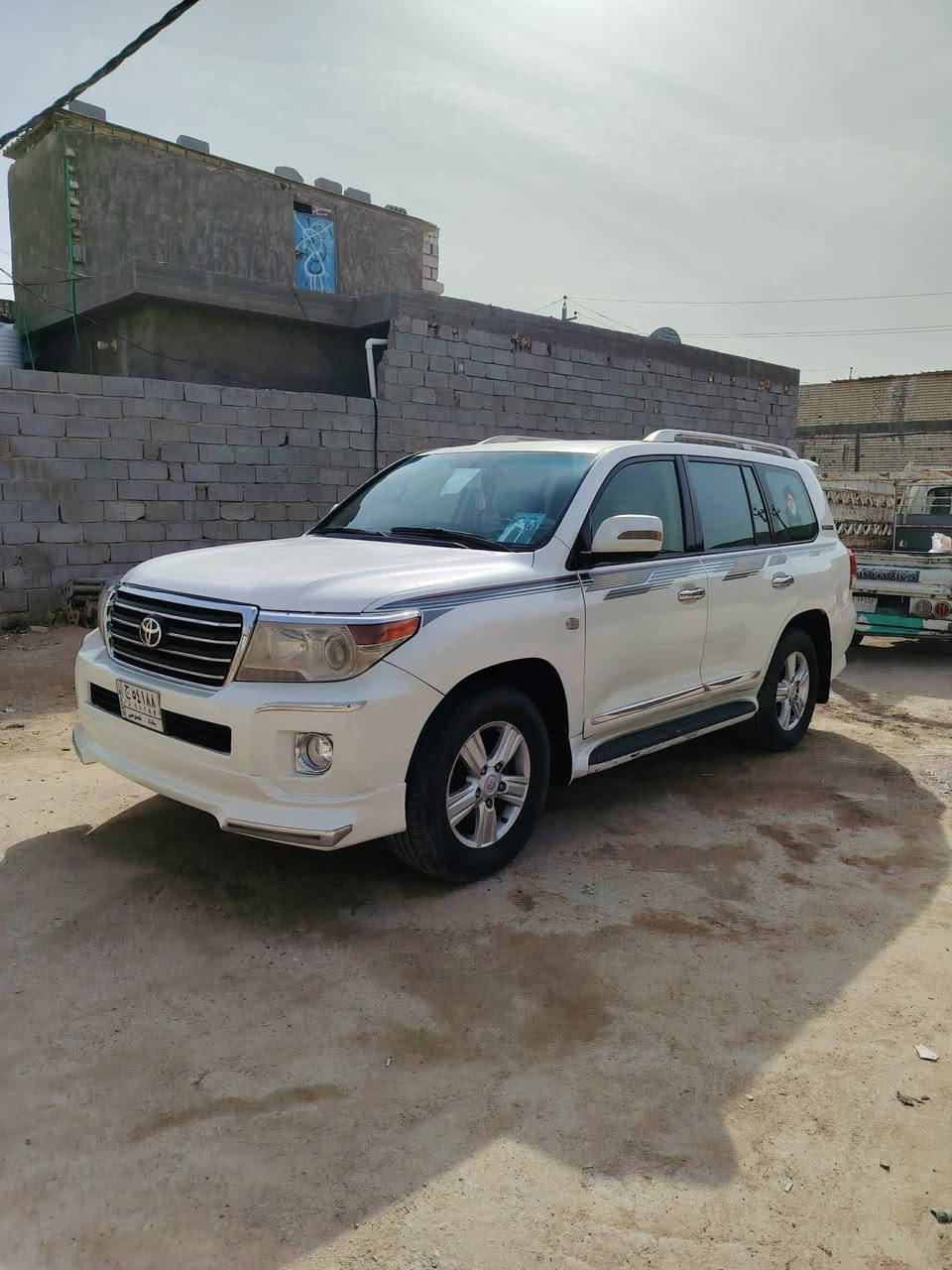 تيوتا لاندكروس موديل 2010 محدثه 2014 مكفوله كفاله عامه  كير مكينه جدد تخم تاير جديد حداديه جديده رقم بغداد بأسمي فول مواصفات المكان النجف ***********
