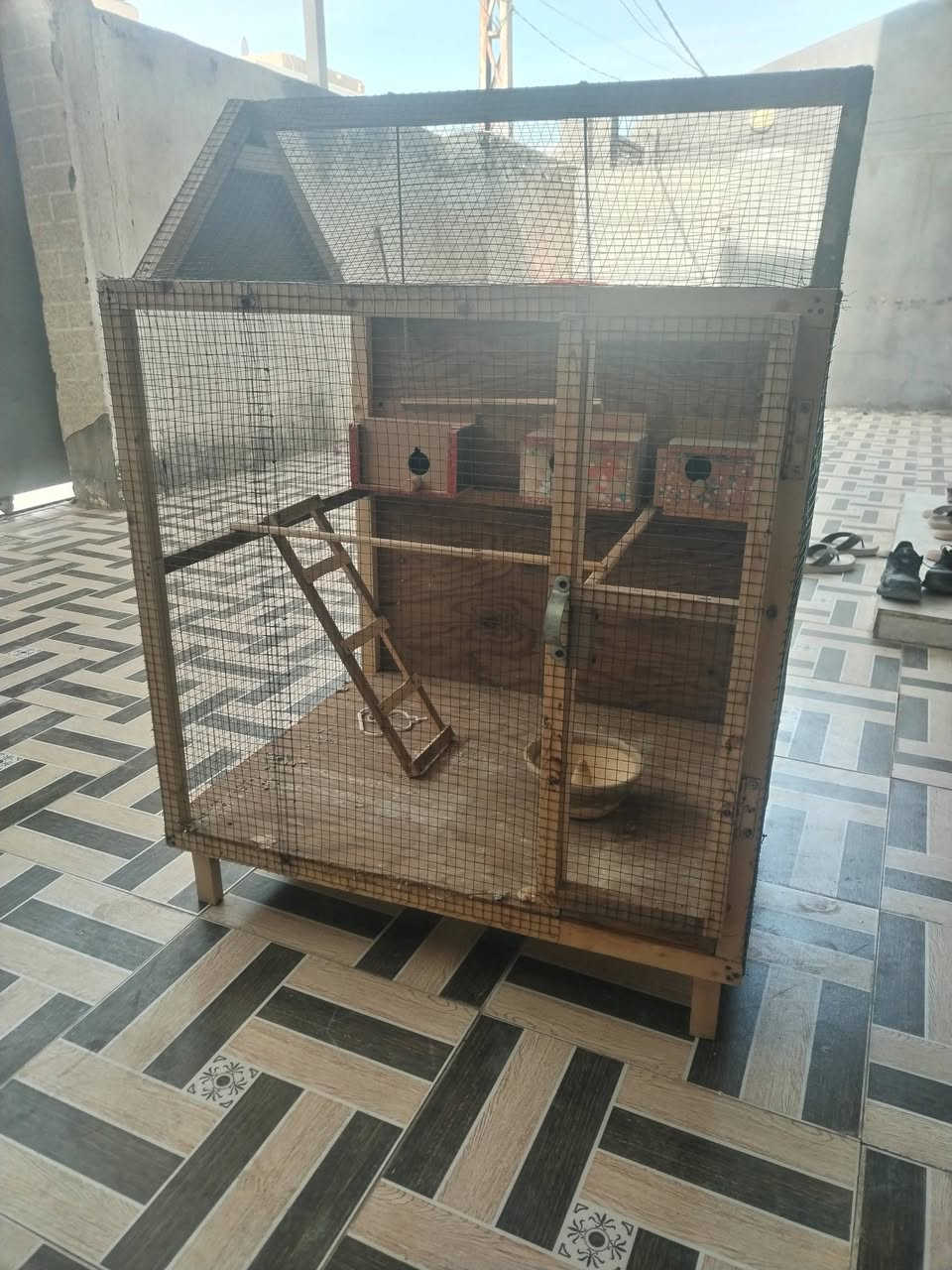 السلام عليكم..
للبيع قفص عصافير.
ارتفاع /110سم
عرض / 80 سم
عمق؟/ 65 سم
السعر / ٢٥٠٠٠ الف دينار.
الاتصال / ***********
