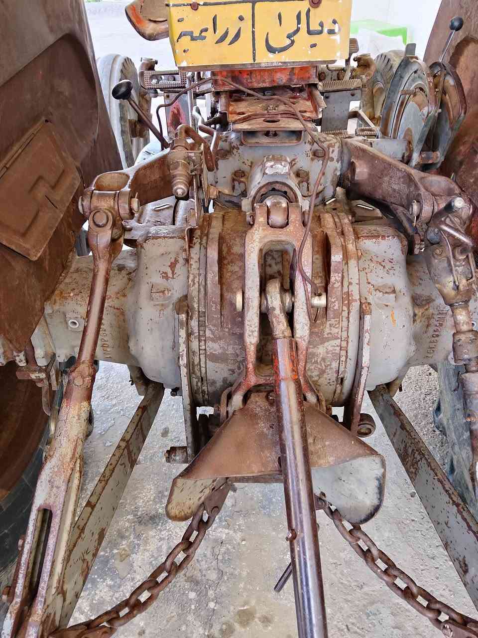 سلام عليكم مكينه البيع موديل 82حجم 275المكان بغداد المحوديه رقم ***********
