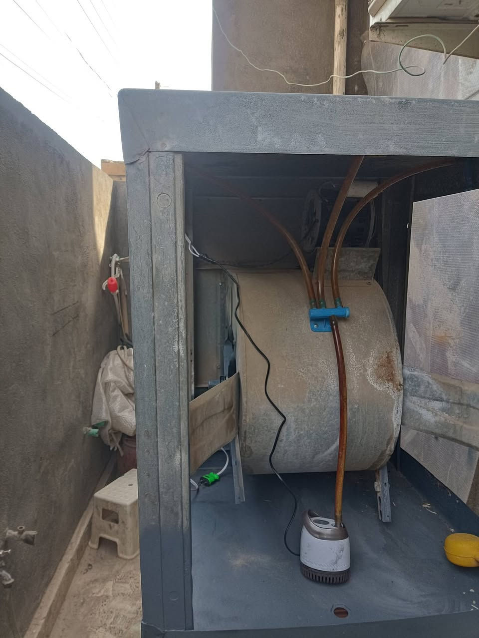 مبردة للبيع حديد مغلون سميك سعرها 200 الف
ماطور جديد نحاس اصلي واتر بم جديد
الرقم ***********
