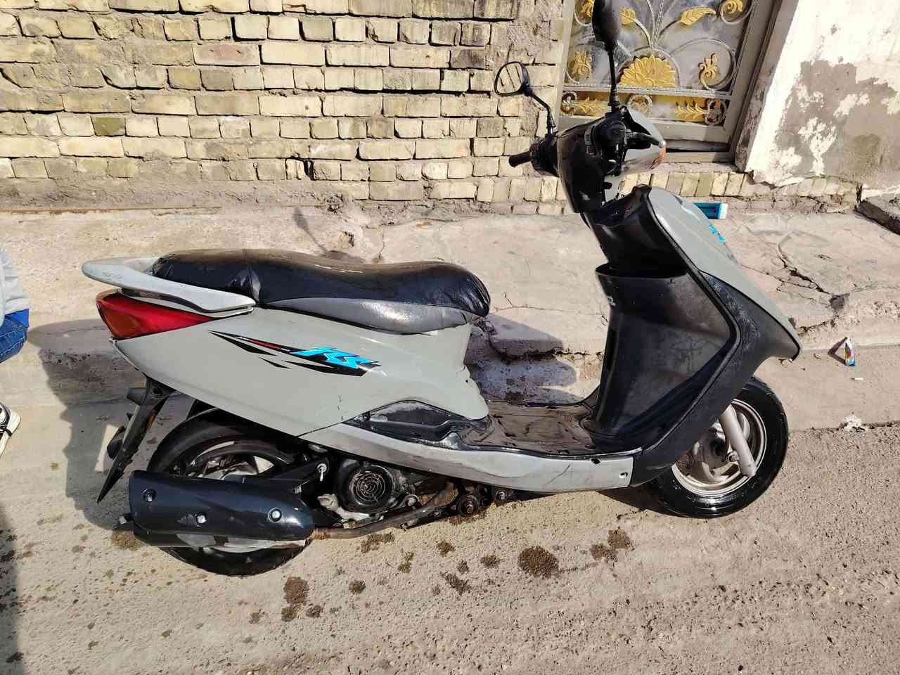 سلام عليكم دراجه سعرها 300وبيها مجال بسيط مكاني الزعفرانيه  تواصل خاص***********
