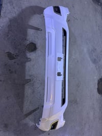 لحيه لاندكروز وشباك vxr2022القطعه الخلفيه بيه شخوط خفيفه مغلفهPPFالسعر...