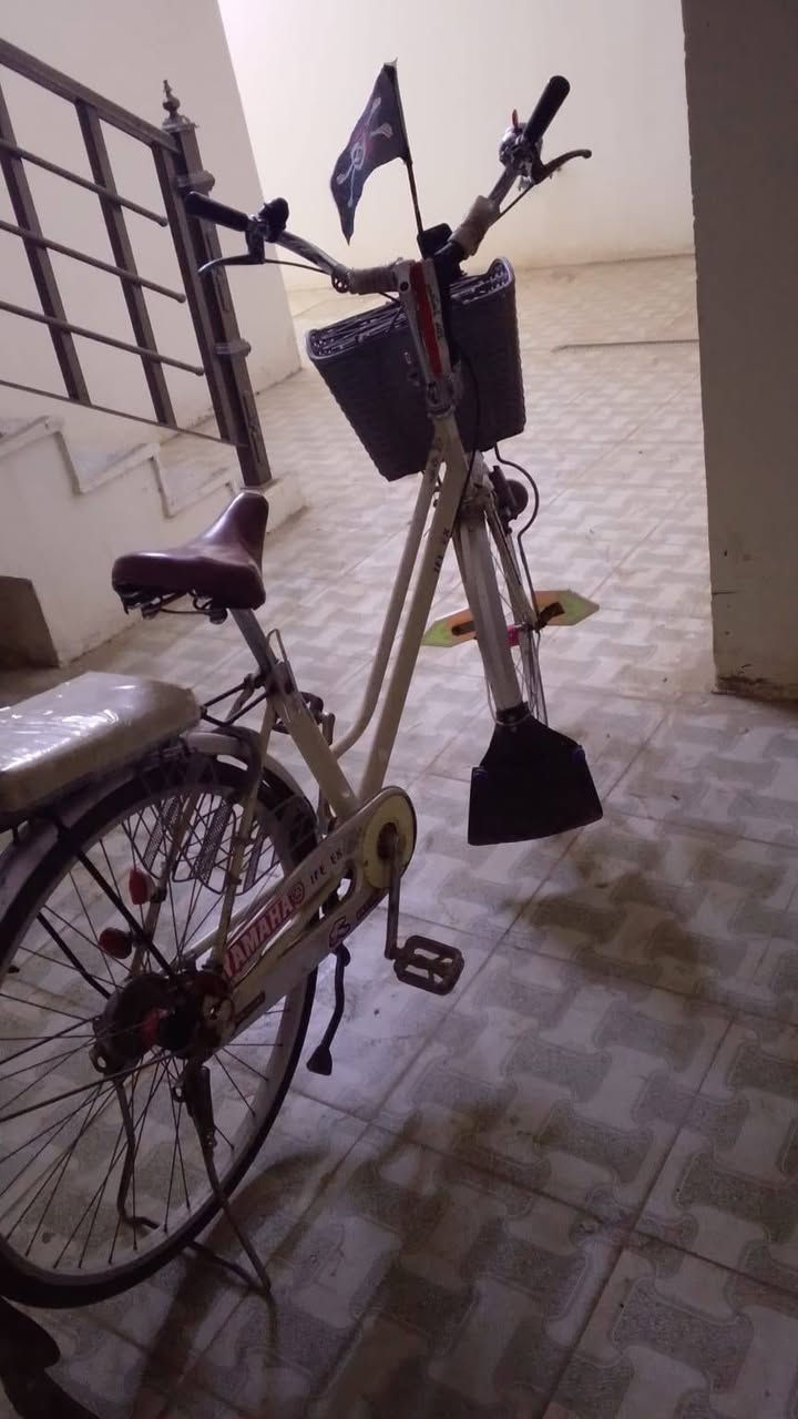 بايسكل للبيع كامل حجم 26 مناقصه شي 75الف وبي مجال مكاني محموديه ***********
