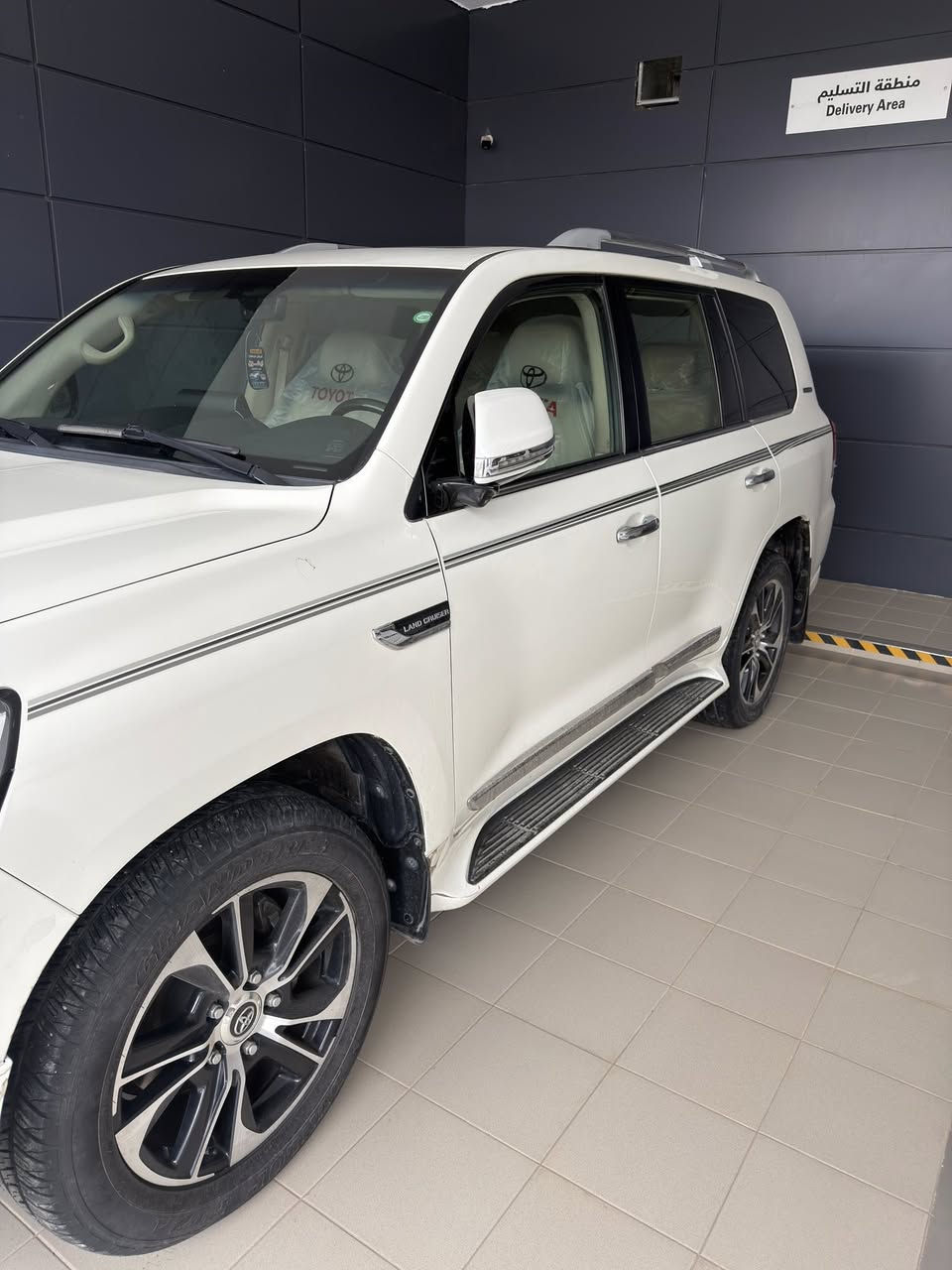لاند كروزر GXR 2021 سيارة كلش نظيفة اخت الزيرو ومغلفه بي بي اف ماشية ٤٨ الف وسعرها كلش حلو 
للحجز والاستفسار 
***********
