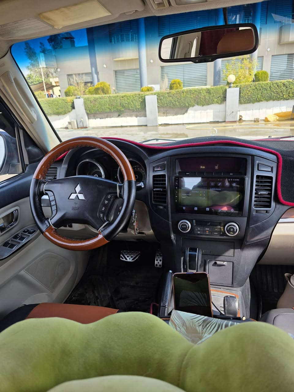 السلام عليكم 
باجيرو ٢٠٠٨ كفاله عامه محرك وكير وكشر محرك 3000 الكشر بي بعض الملاحظات البصيطه جدا جدا عمل طسه مسوي وتغليف   مانع صوت وحراره المروحه كهربائيه مبدلها وضايف مروحه يعني ٣ مراوح تبريد ثلج ثلج طخم تاير صدر امامي خلفي جدا نضيف السياره نضيفه جدا ومتحتاج فلس صرف ما بيها شي ميشتغل 
السعر 13500$ 
***********
